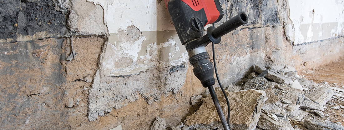 Entkernung Raststatt mit Bohrer auf Baustelle